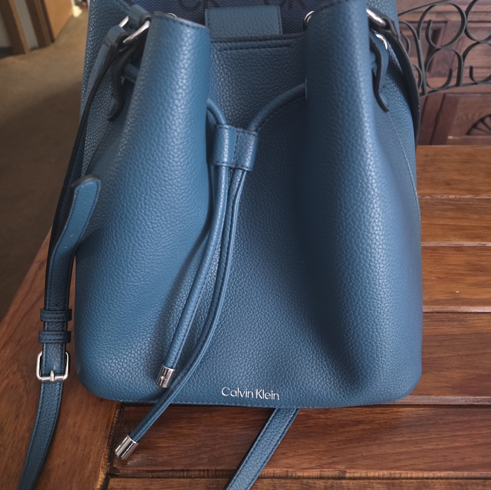 CALVIN KLEIN HANDBAG